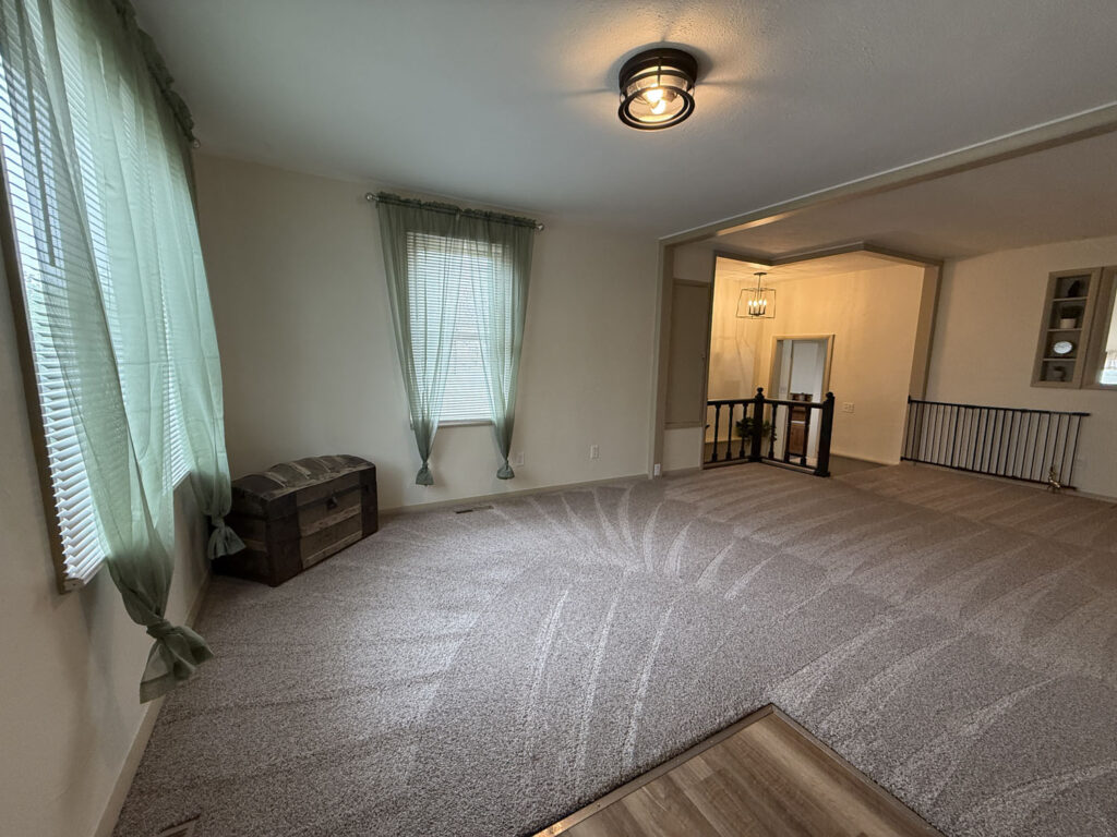 709 e jackson living room