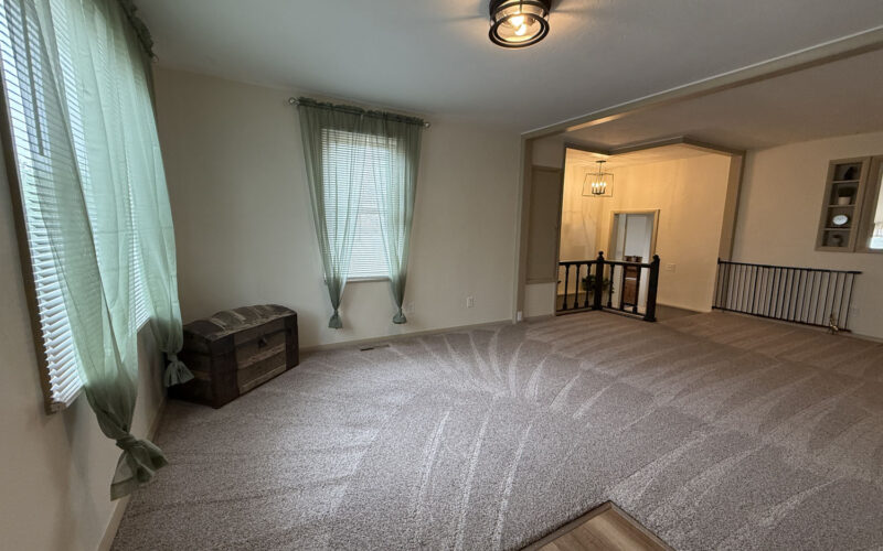 709 e jackson living room