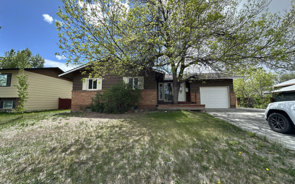 830 N 12th E