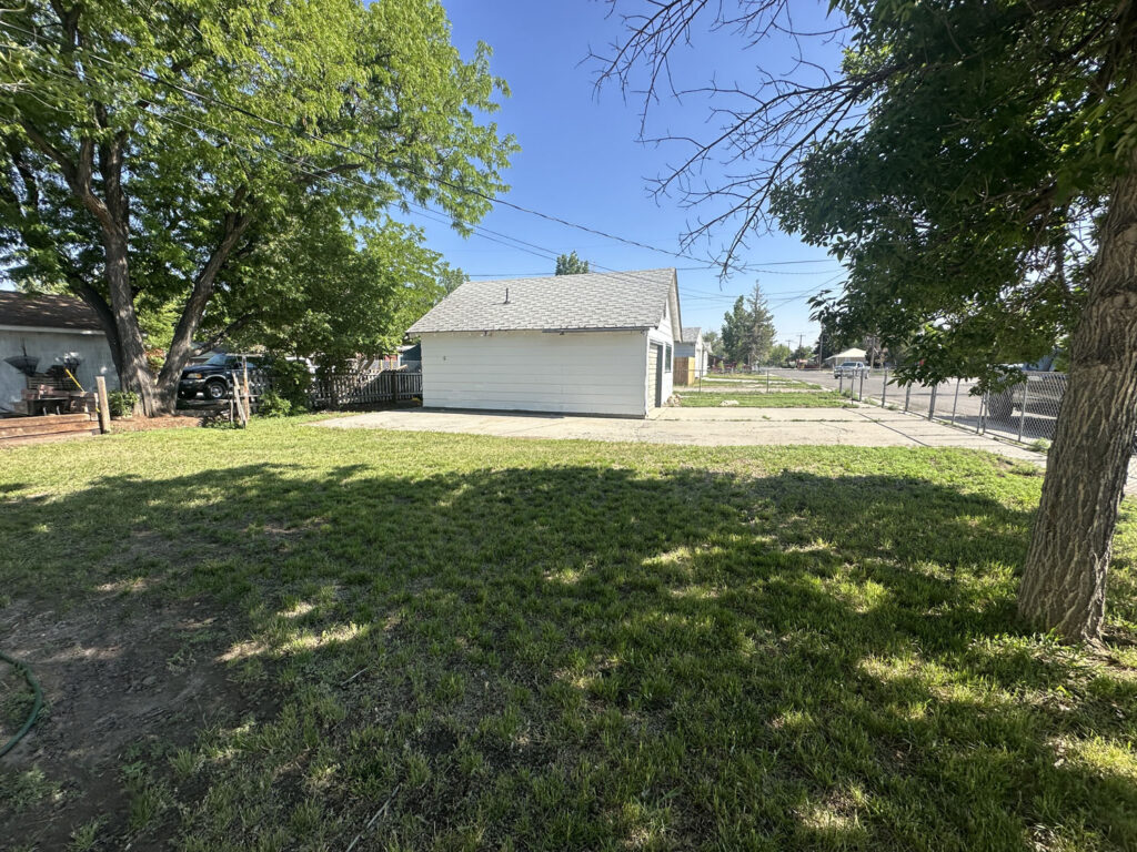 903 e roosevelt Backyard
