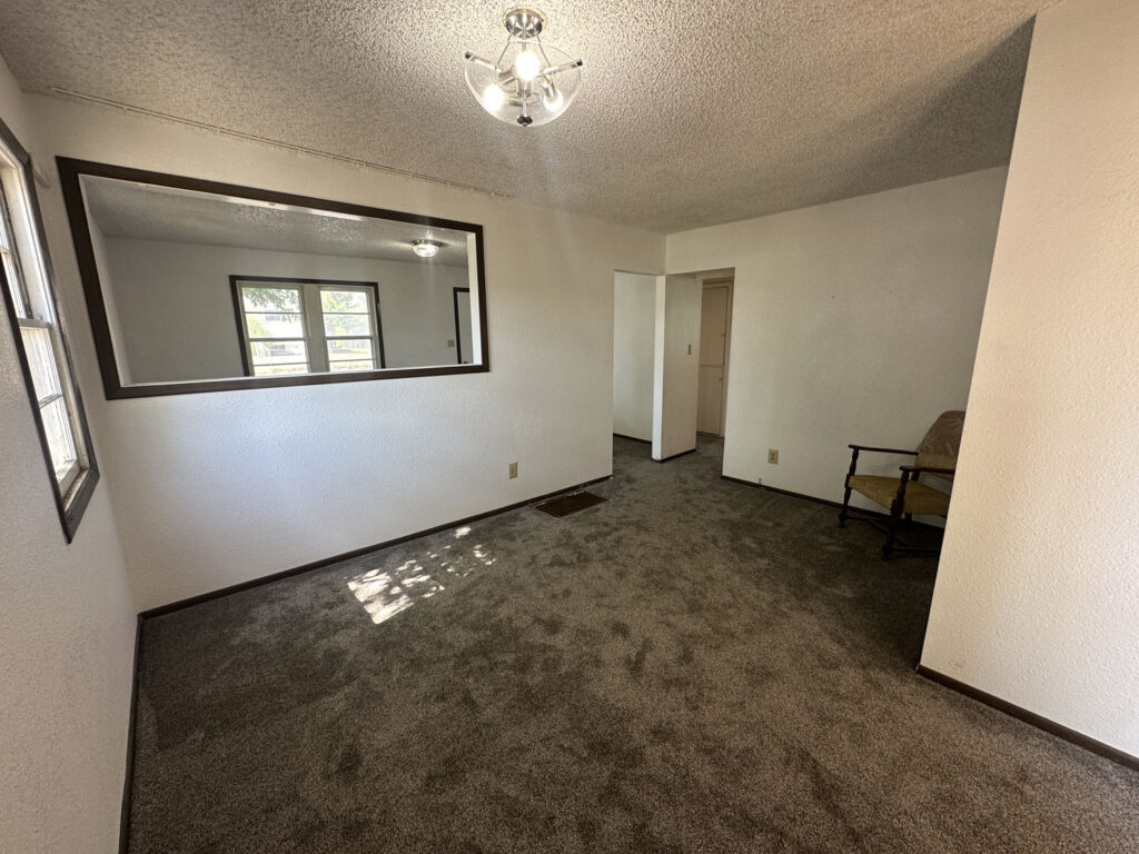 903 e roosevelt Dining