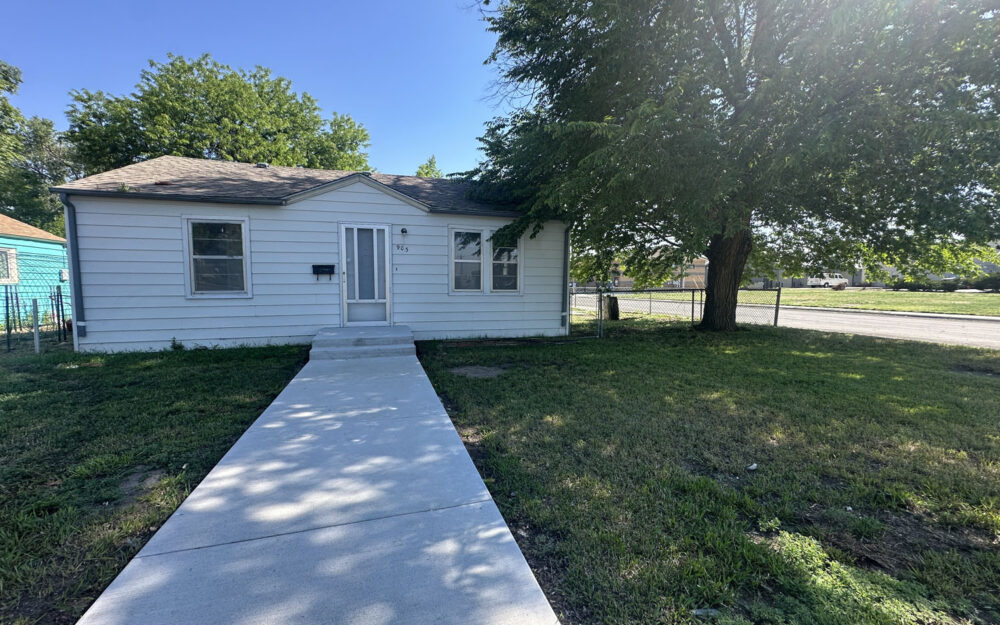 Updated Home With a Garage/Workshop at 903 E Roosevelt Avenue Updated Home With a Garage/Workshop at 903 E Roosevelt Avenue
