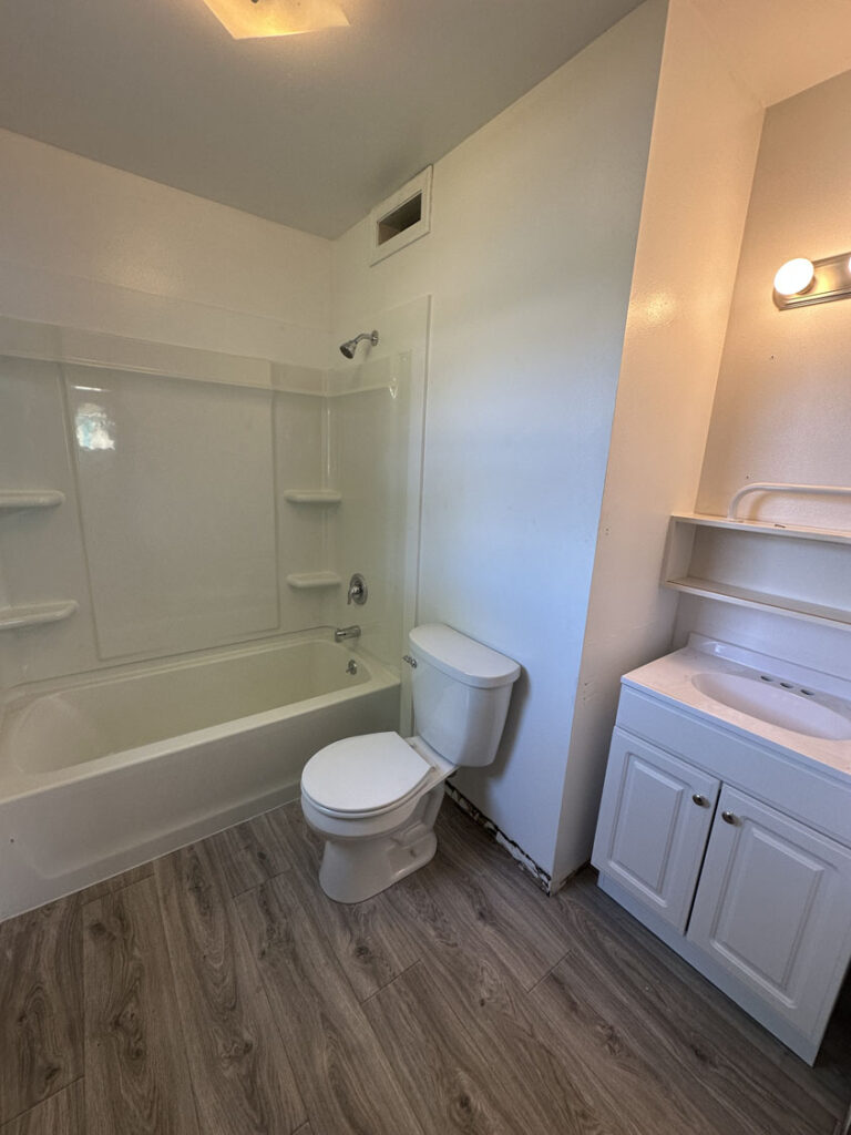 903 e roosevelt Primary Bath