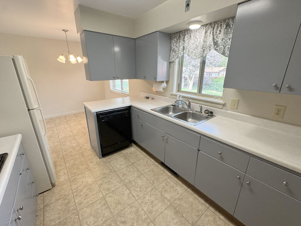 909 big horn Kitchen 1