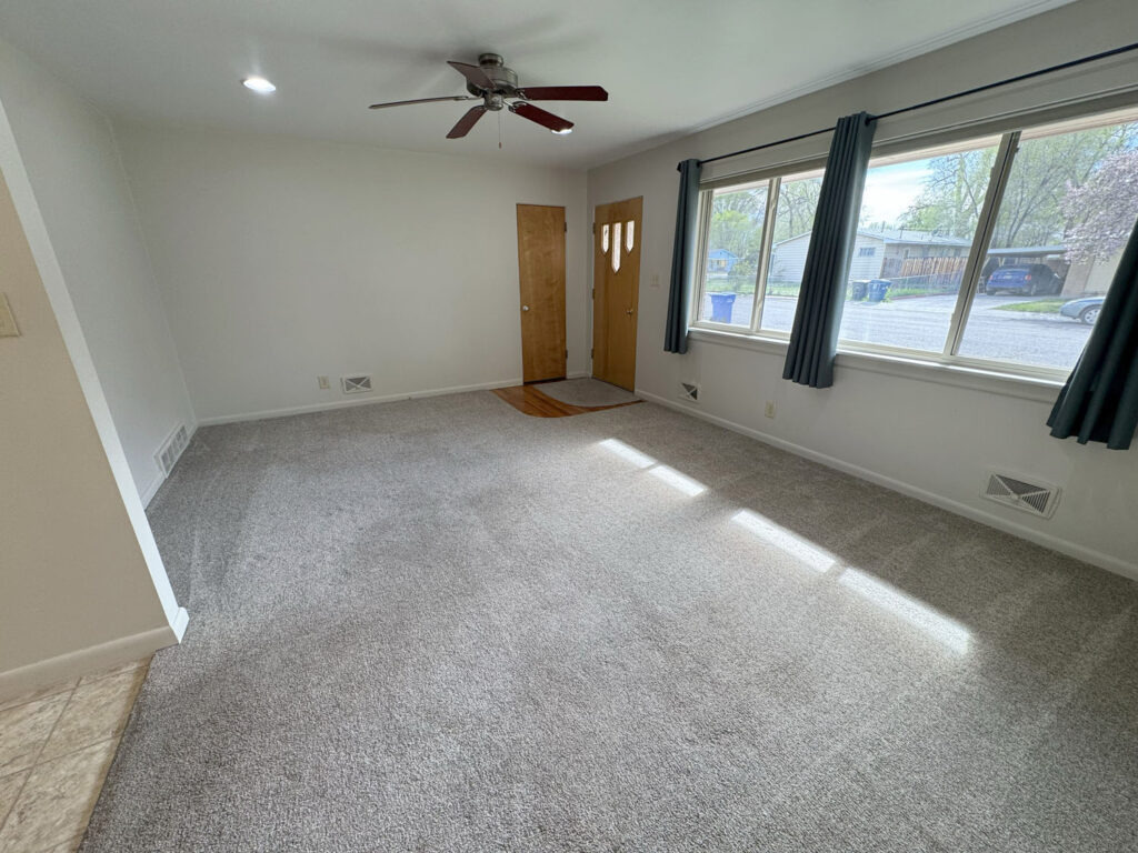 909 big horn Living Room 1
