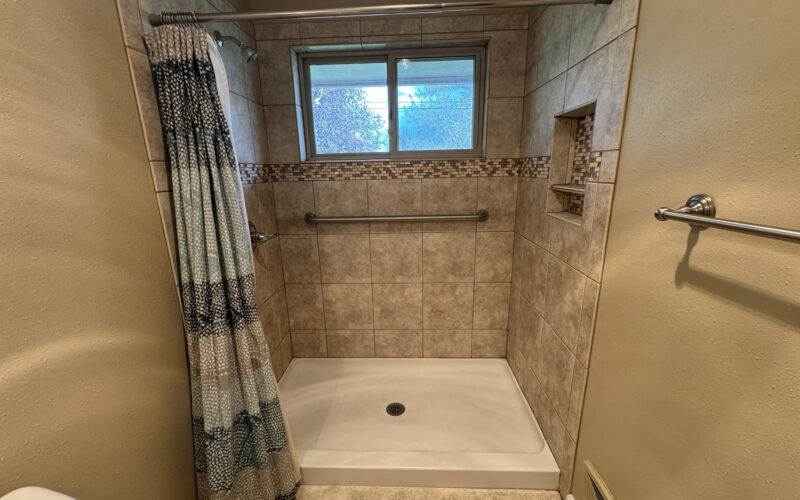 909 big horn Upstairs Bathroom 2